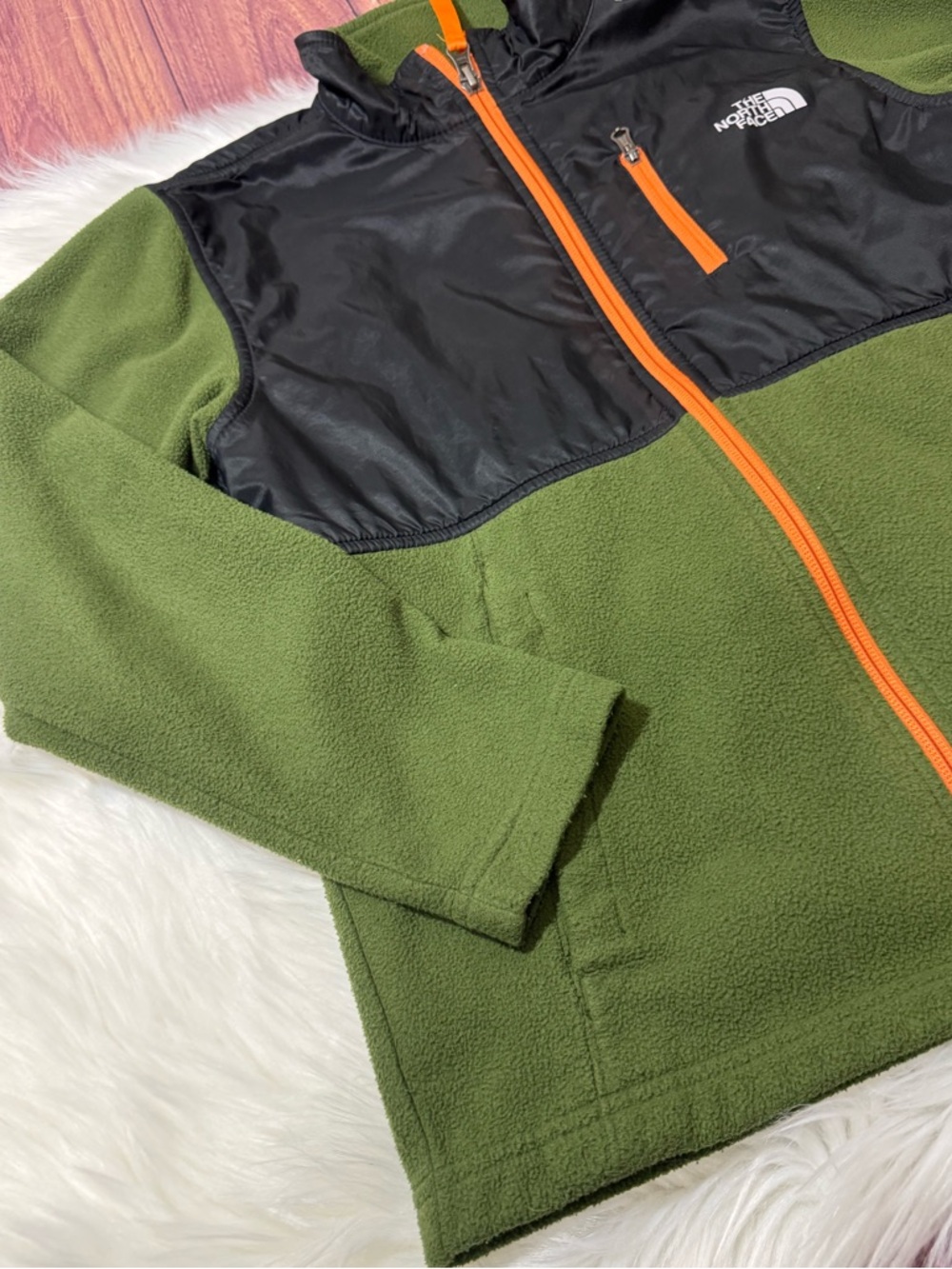 The North Face Fleece Zip Up Jacket - Boys Size Medium (10/12) - Picture 5 of 16